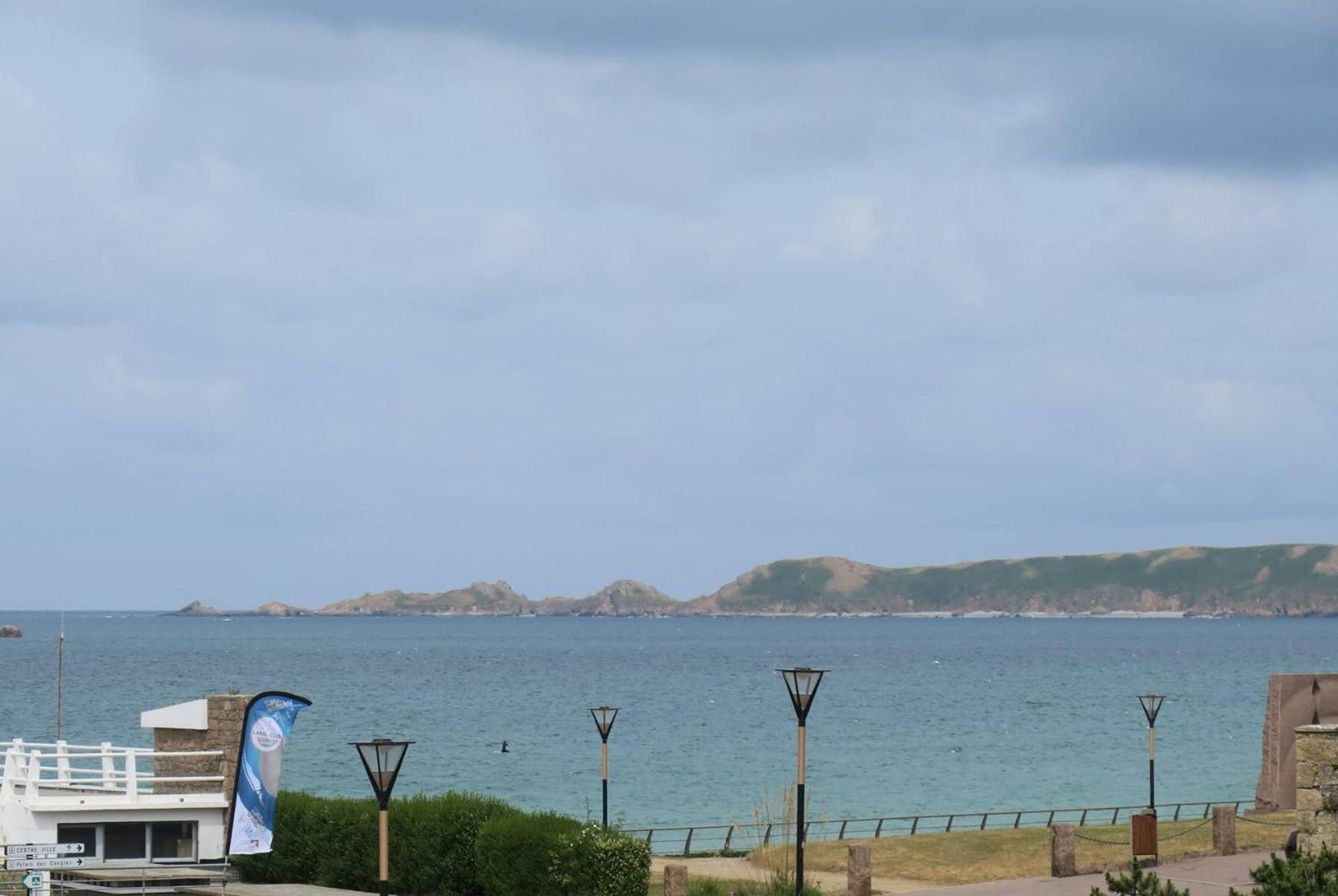 Appartement Vue Sur Mer Avec Terrasse, Plage De Trestraou A Perros-Guirec - Ref 861 외부 사진